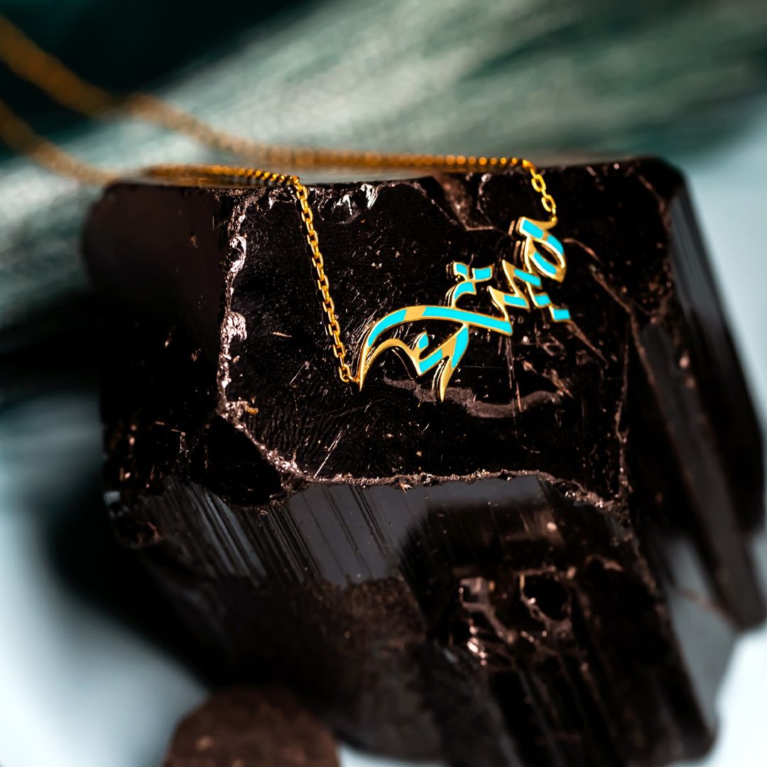 Customized vs. Pre-Made Necklaces: Which Holds More Meaning?